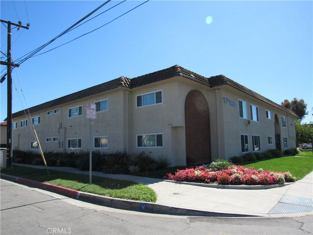 17100 Downey Avenue - Photo 1