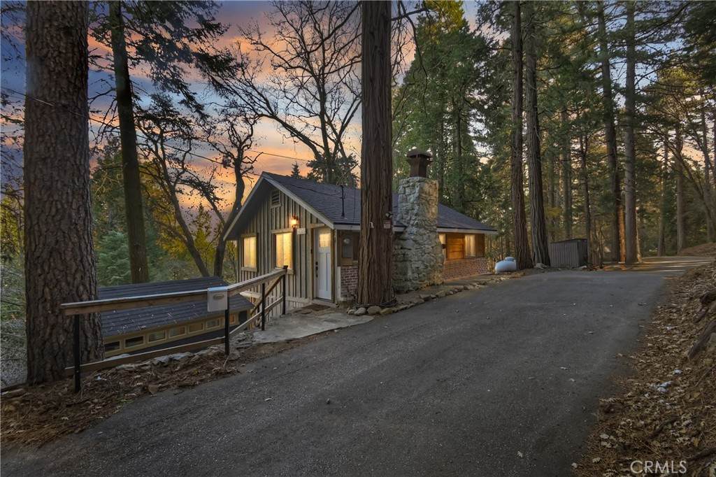 687 Spring Dr. - Photo 1