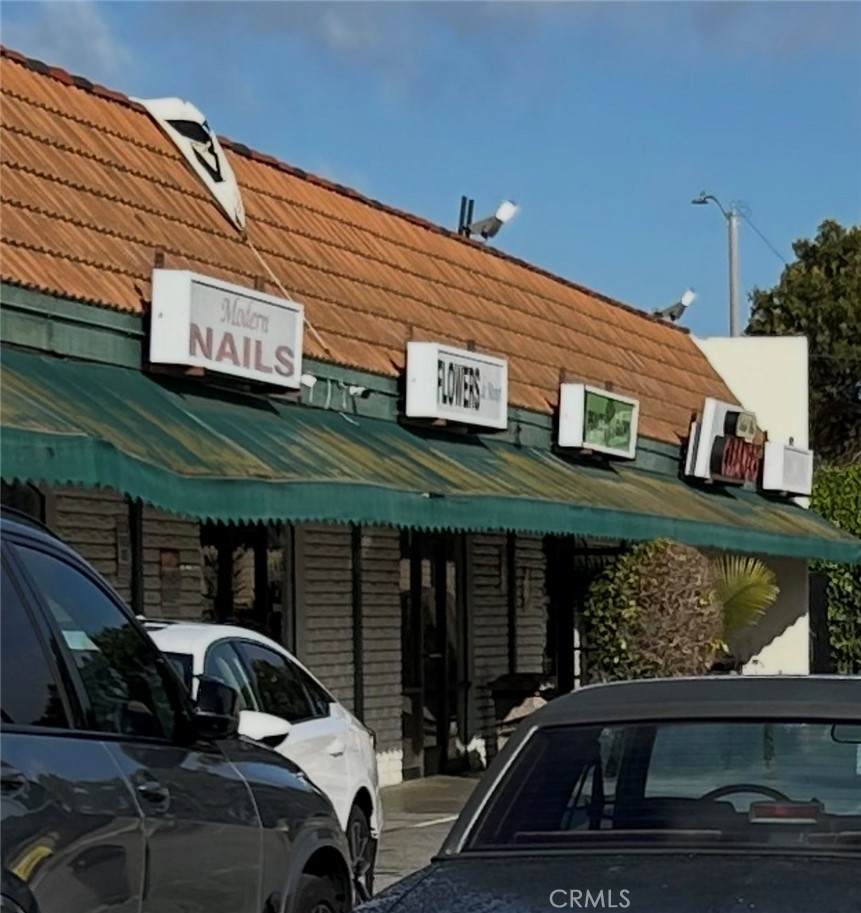 1673 Irvine Avenue - Photo 1