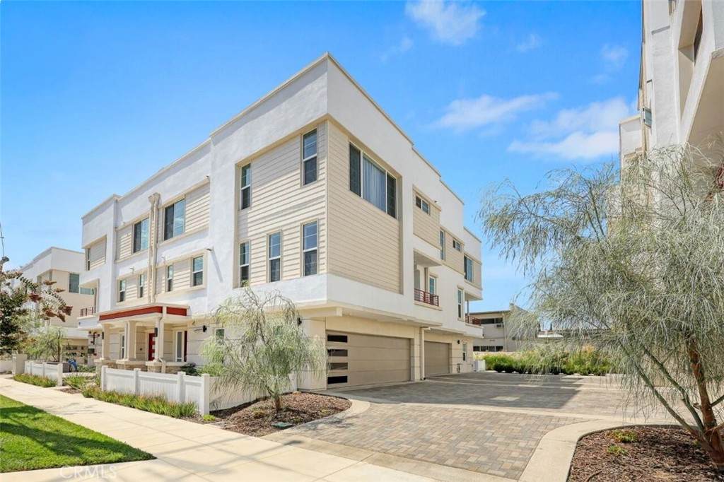 137 Saint Francis Street - Photo 1