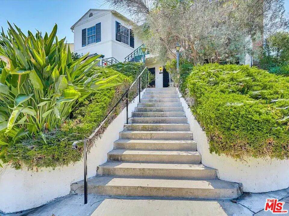 1703 Kelton Avenue - Photo 1