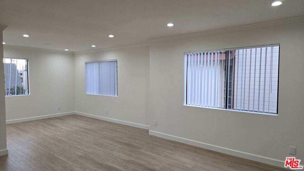 330 Cameron Place - Photo 1