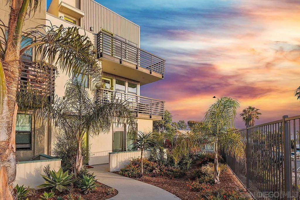 1557 Vista Del Mar Way - Photo 1