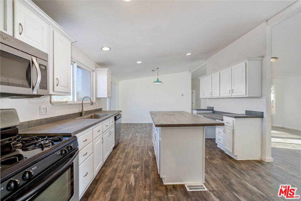 45999 South Drive - Photo 1