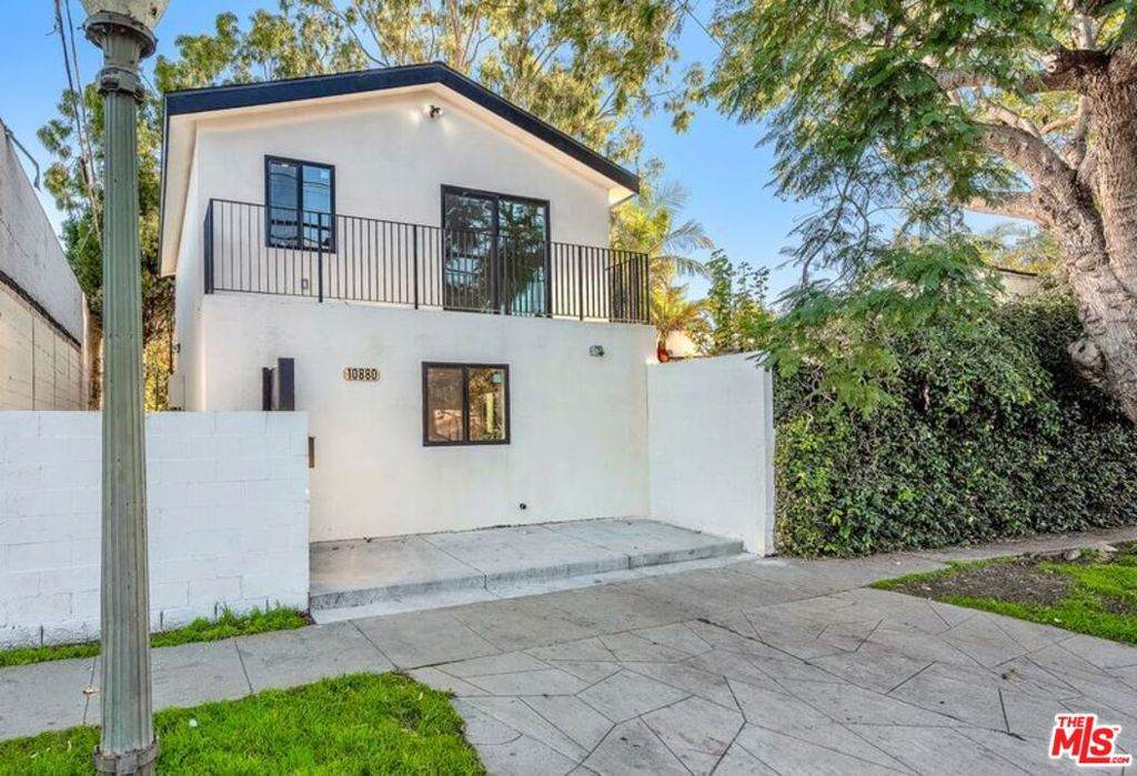 10880 Tennessee Avenue - Photo 1