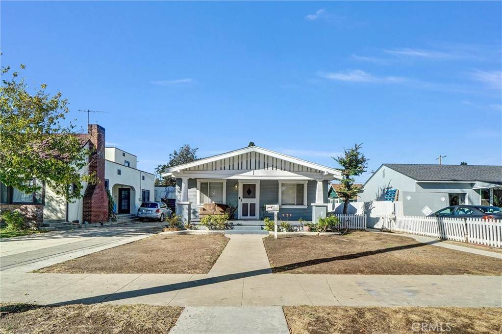 833 Lemon Street - Photo 1