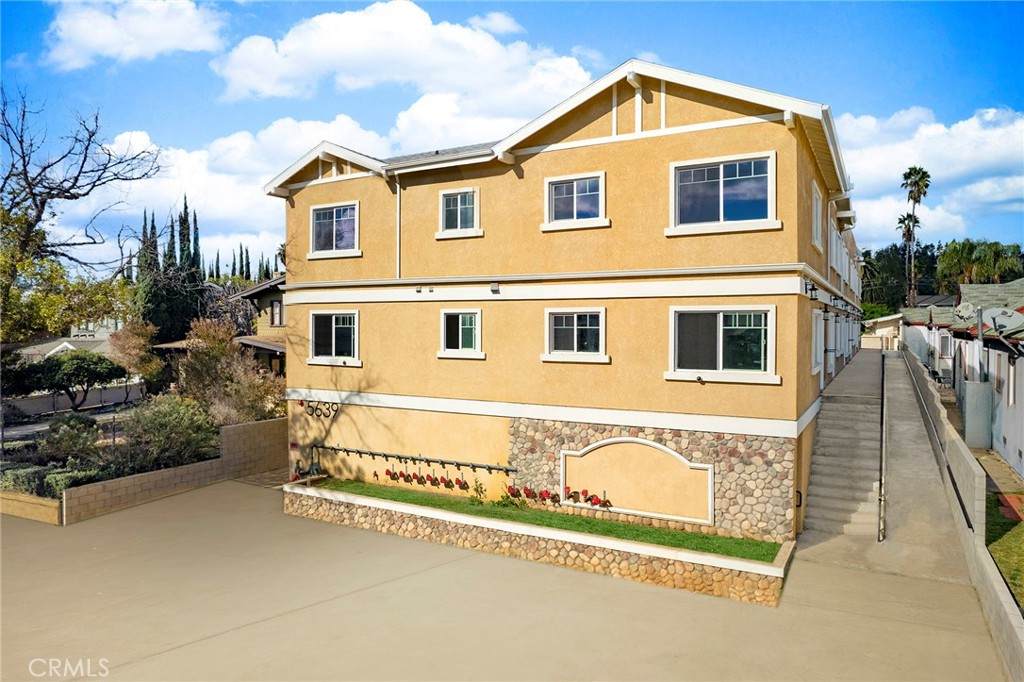 5639 Huntington Drive - Photo 1