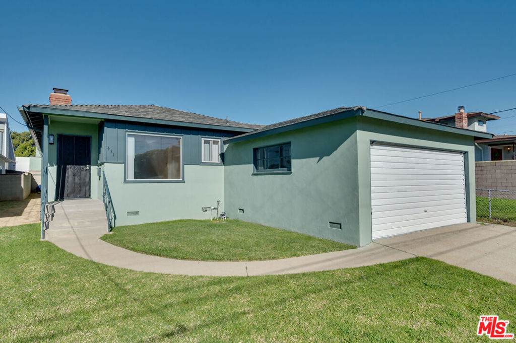 431 Acacia Avenue - Photo 1