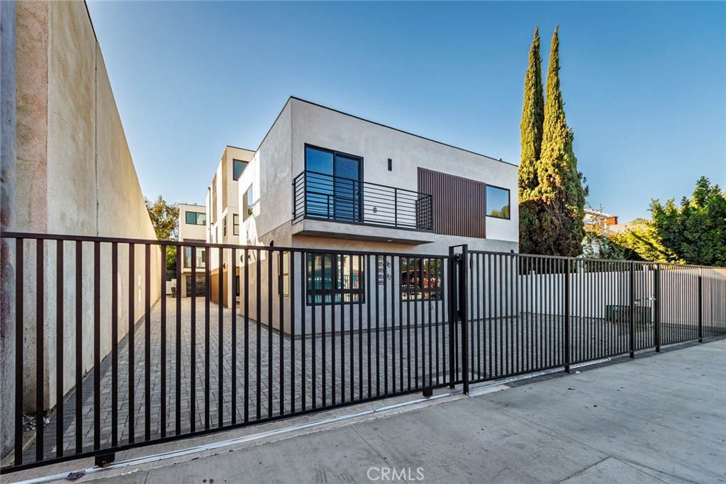 1857 Crenshaw Boulevard - Photo 1