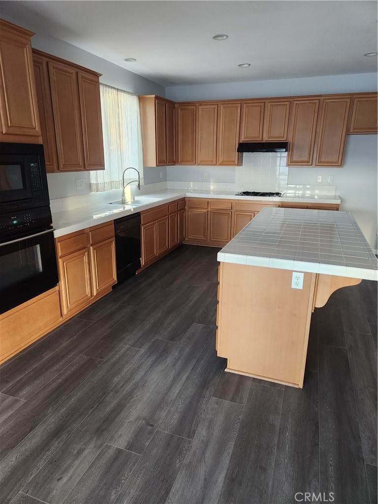 710 Multnomah Court - Photo 1