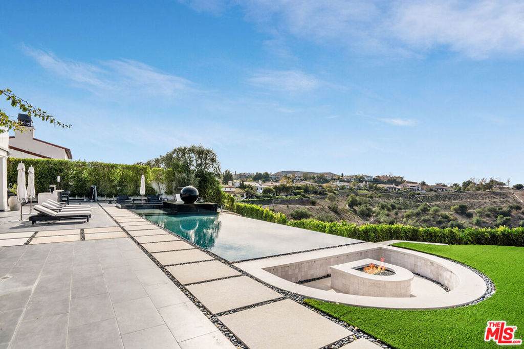 https://bt-photos.global.ssl.fastly.net/socal/orig_boomver_1_410032204-3.jpg