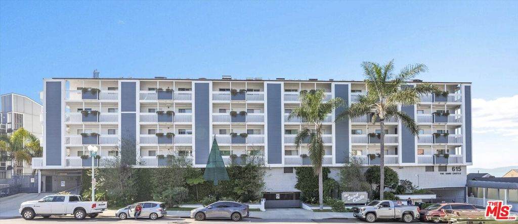 615 Esplanade - Photo 1