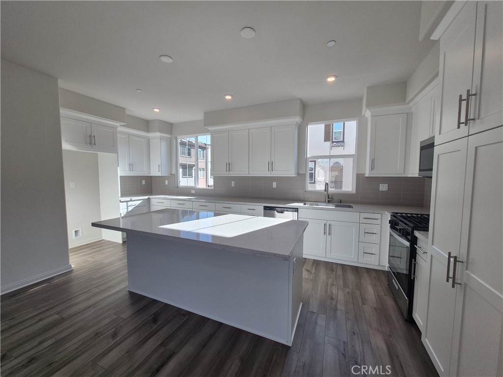 2137 Cumberland - Photo 1