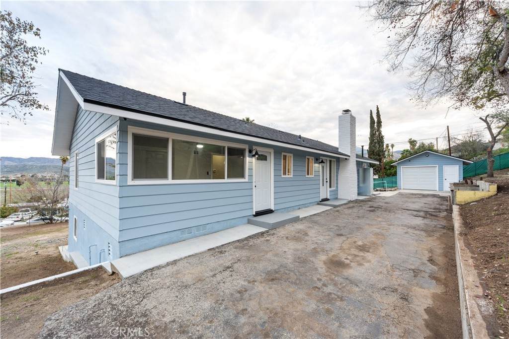 44275 Hillcrest Lane - Photo 1