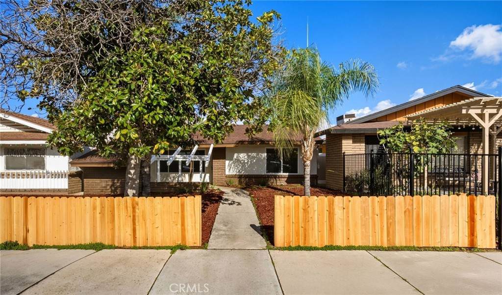 438 Gardenia Circle - Photo 1