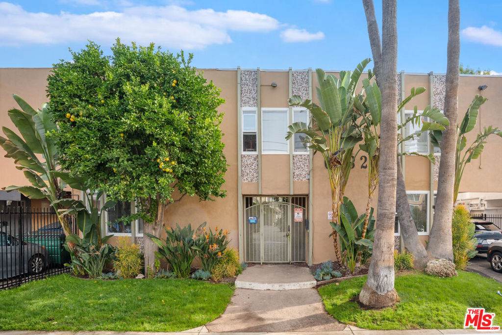 6632 Darby Avenue - Photo 1