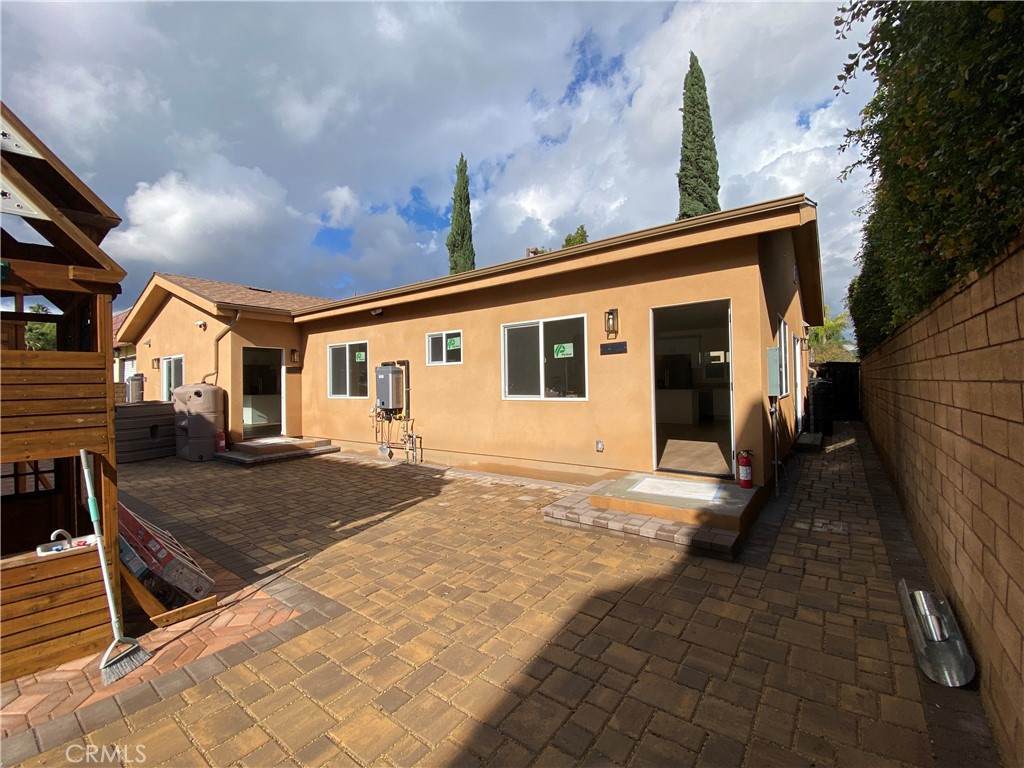 18543 Ingomar Street - Photo 1
