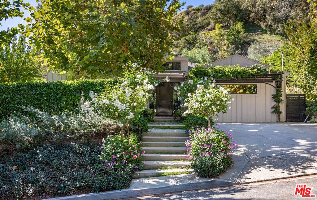 9024 Wonderland Park Avenue - Photo 1