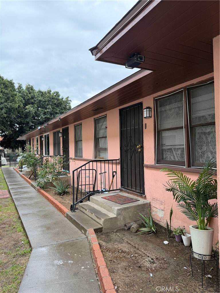 1868 Locust - Photo 1