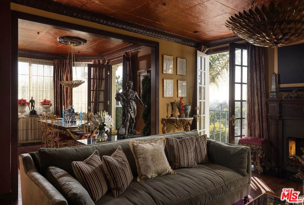 960 Doheny Drive - Photo 1