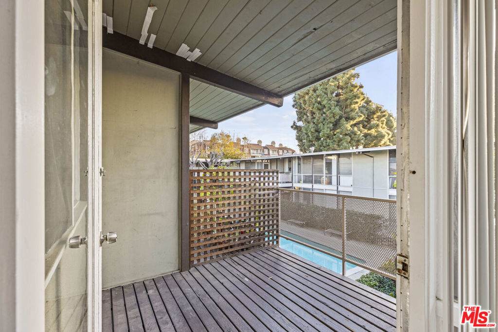 11131 Rose Avenue - Photo 1