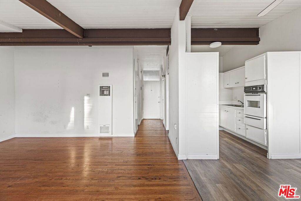 11131 Rose Avenue - Photo 1