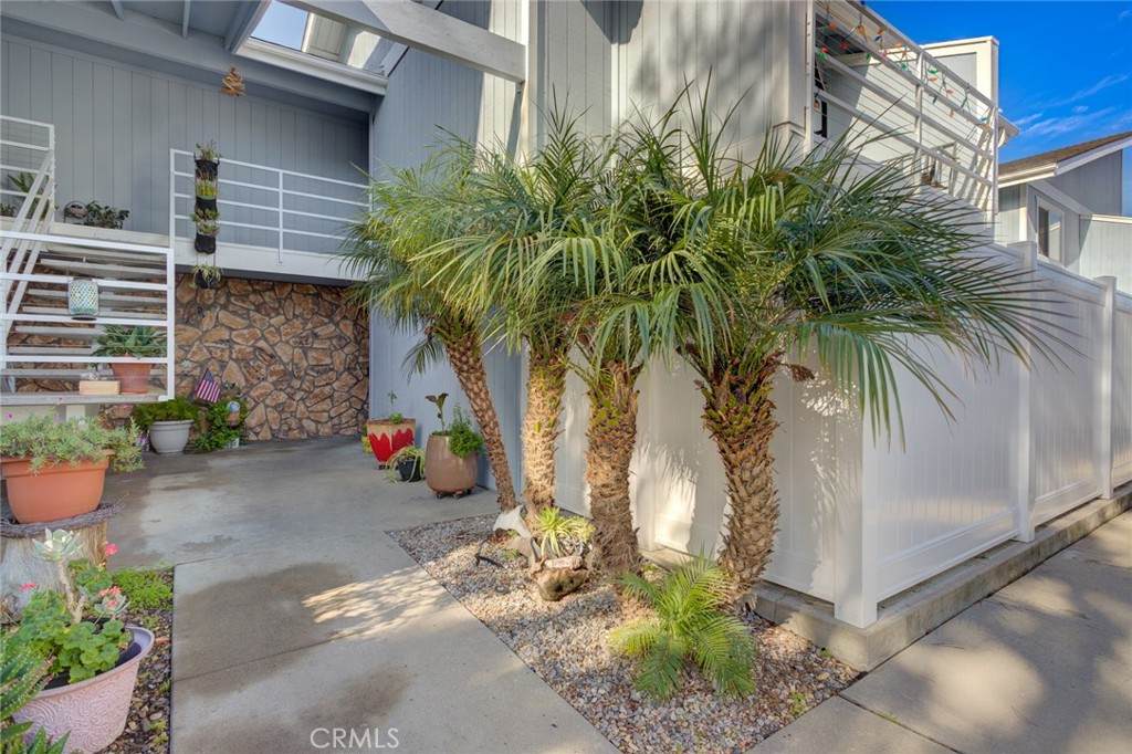 1165 Maple - Photo 1