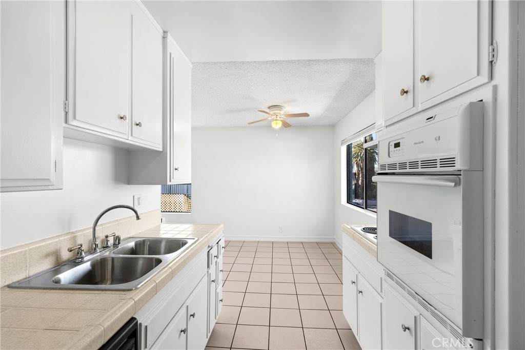 4924 Kester Avenue - Photo 1