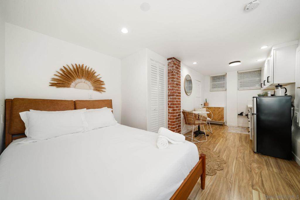 2154 Union St - Photo 1