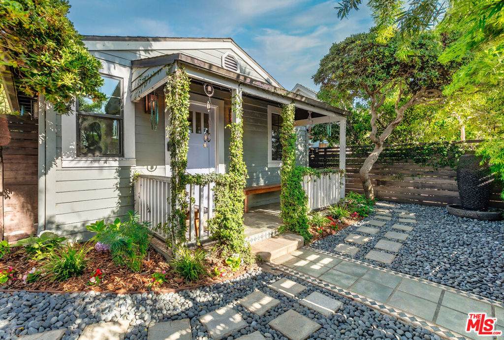 1016 Oakwood Avenue - Photo 1