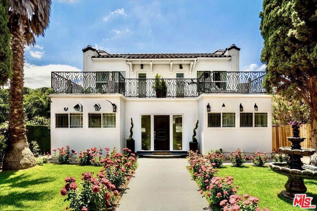 6110 De Longpre Avenue - Photo 1