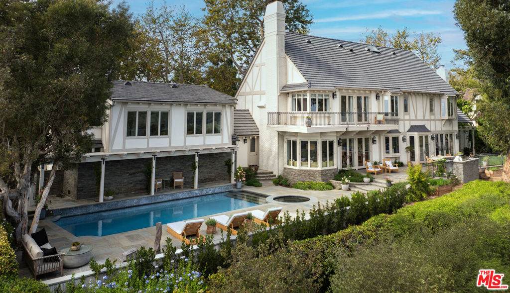 644 Amalfi Drive - Photo 1