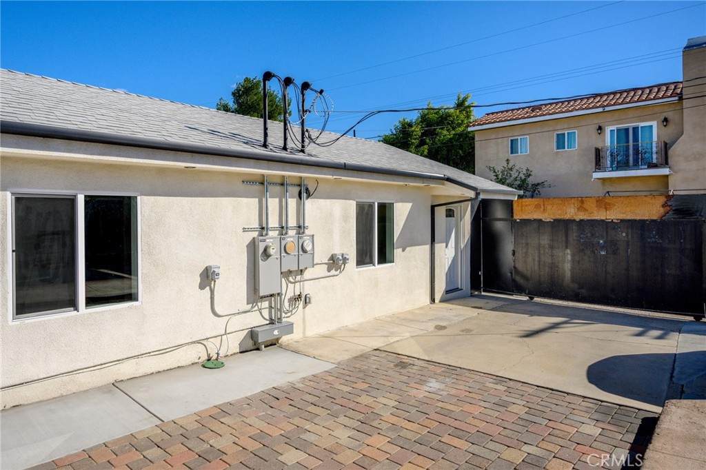 14298 Van Nuys Blvd - Photo 1