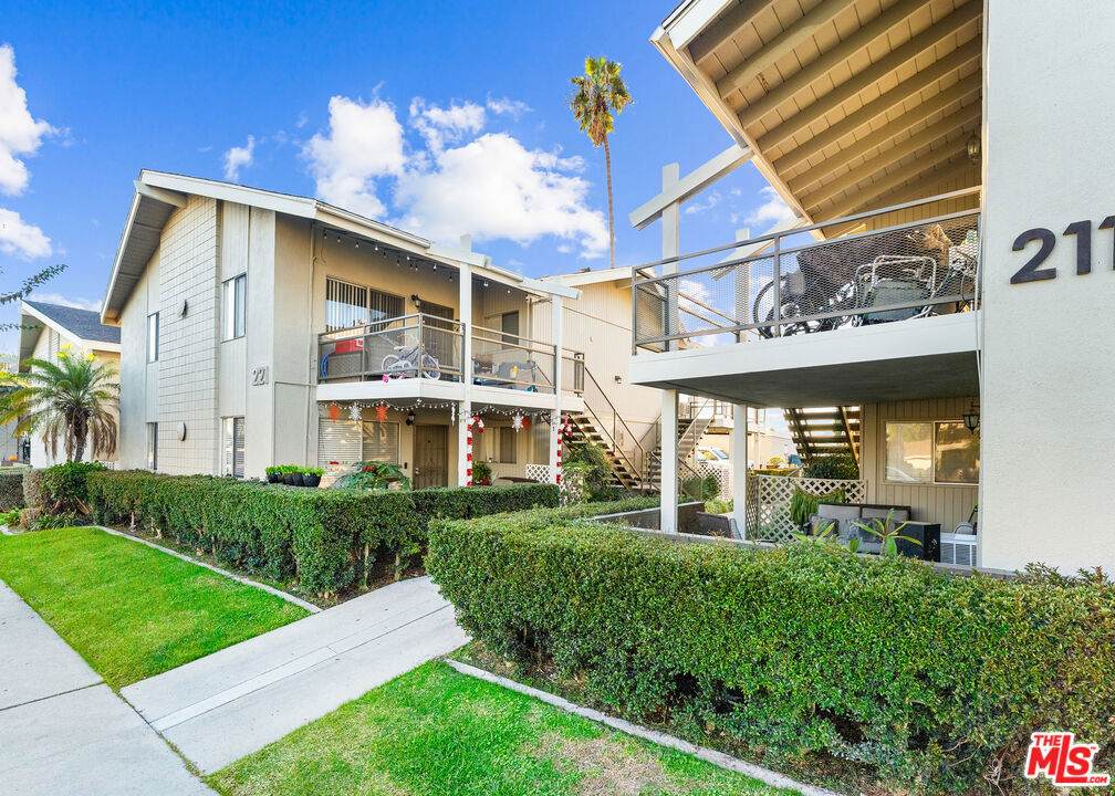 221 Valencia Street - Photo 1