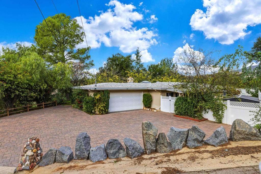 1491 Louise Dr - Photo 1