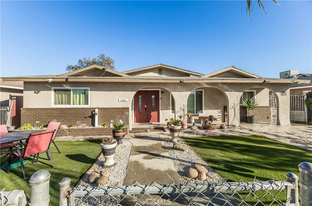 2467 Holloway Avenue - Photo 1