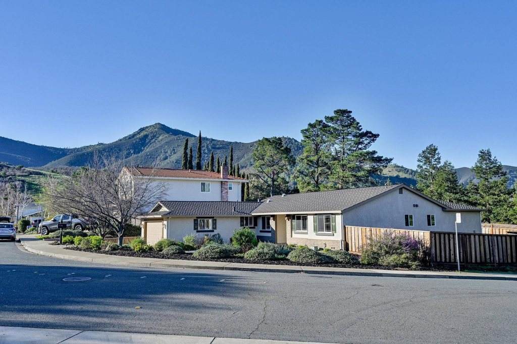 8 Rialto Dr - Photo 1