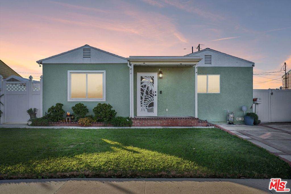 2015 Belhaven Avenue - Photo 1