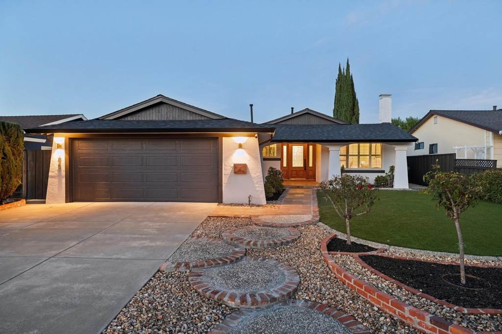 705 Los Huecos Dr - Photo 1