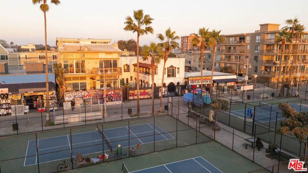 1915 Ocean Front Walk - Photo 1