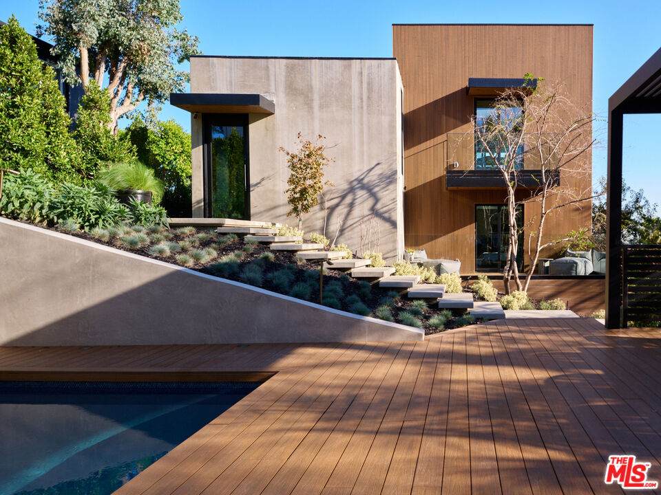 https://bt-photos.global.ssl.fastly.net/socal/orig_boomver_1_411050994-2.jpg