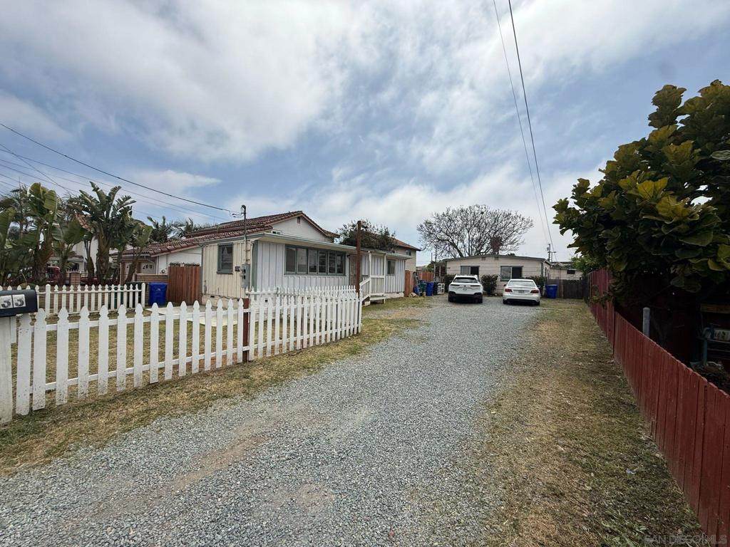 1733 Dahlia Ave - Photo 1
