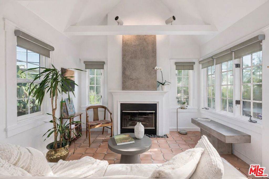 2427 Gower Street - Photo 1