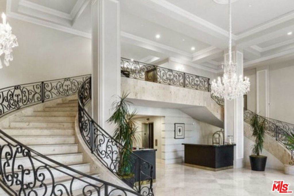 425 Maple Drive - Photo 1