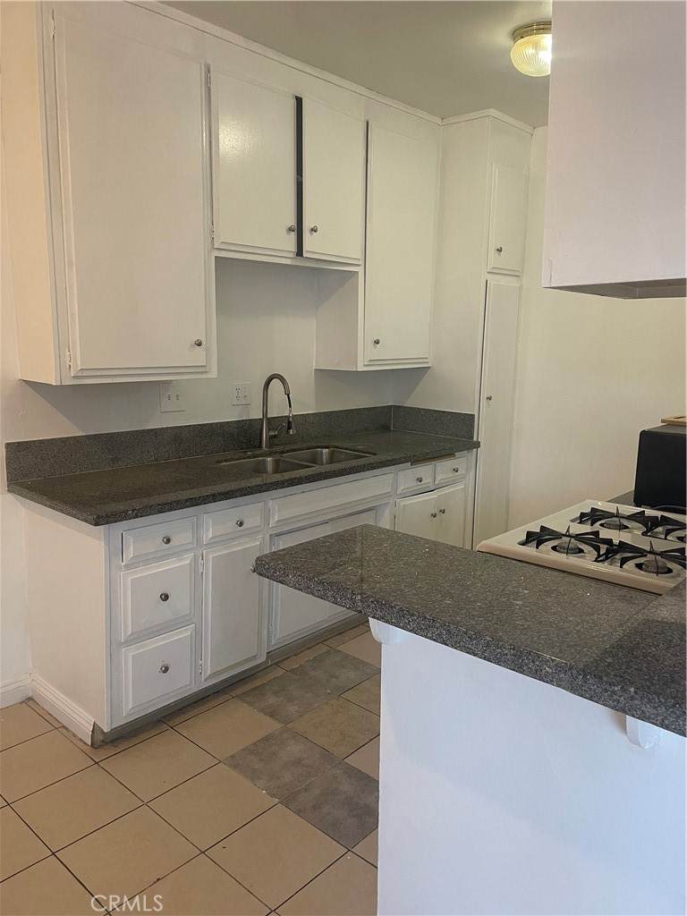 15900 Vanowen - Photo 1
