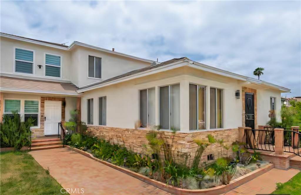 1724 Crescent Heights - Photo 1