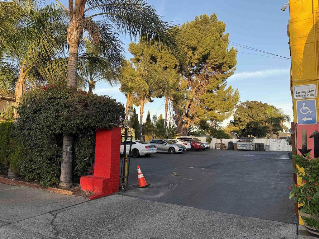 https://bt-photos.global.ssl.fastly.net/socal/orig_boomver_1_411501831-2.jpg