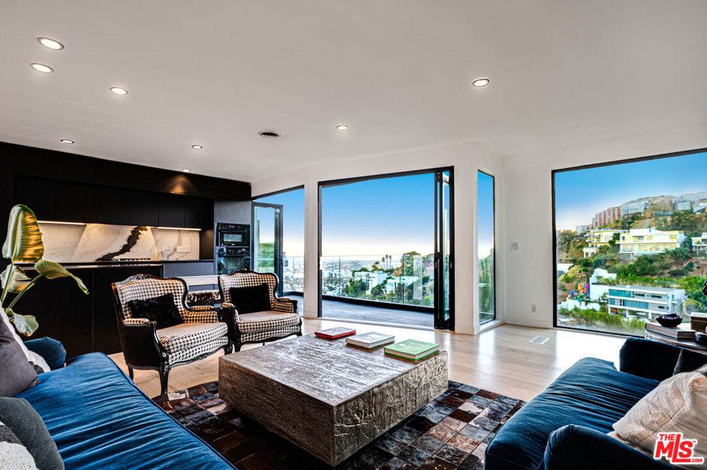 8560 Franklin Avenue - Photo 1