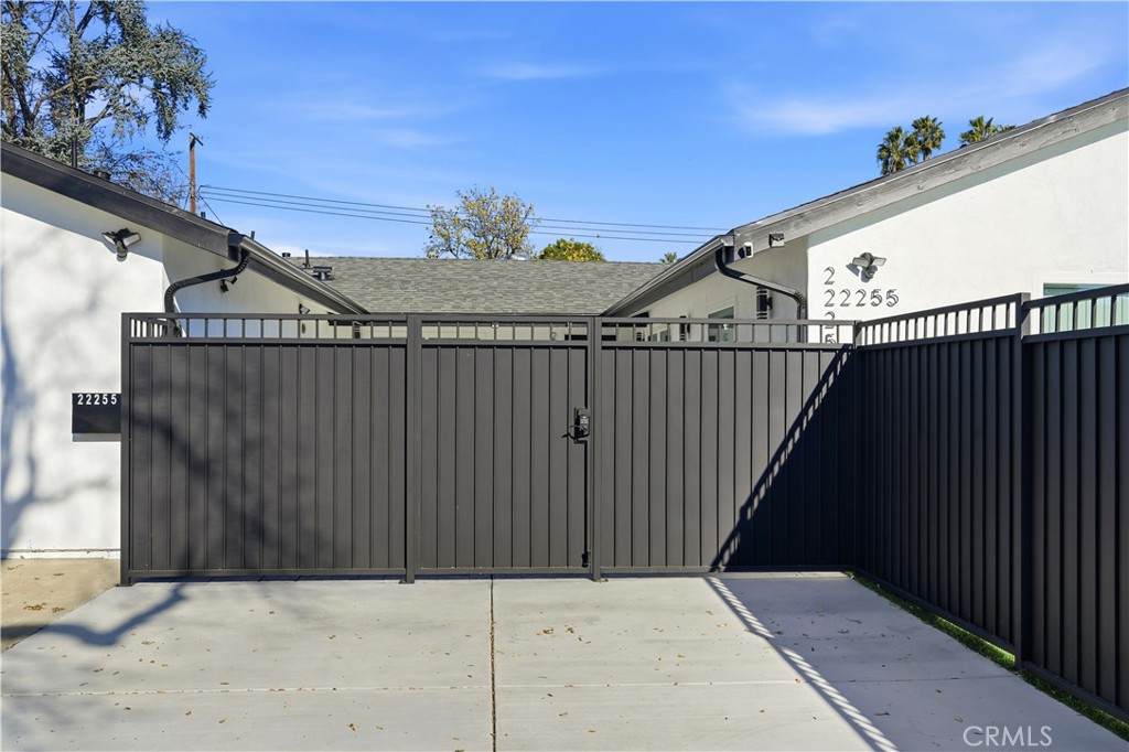 22255 Wyandotte - Photo 1