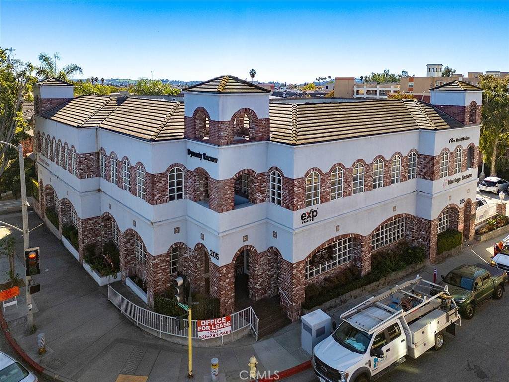 205 Chapel Avenue - Photo 1